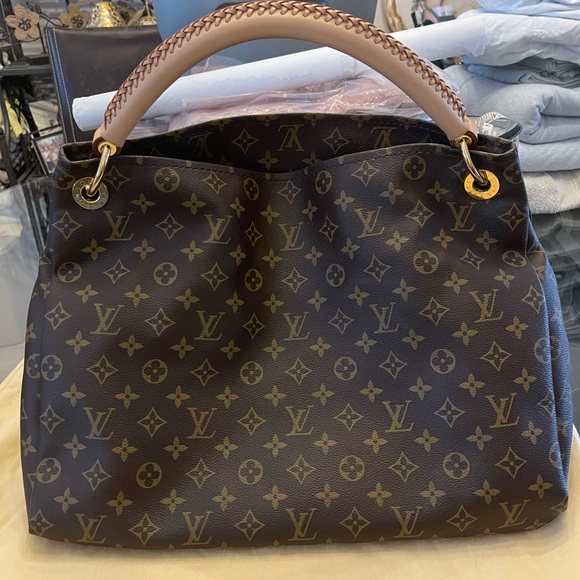 Authentic Louis Vuitton Artsy MM Bag Like New - Picture 10 of 16